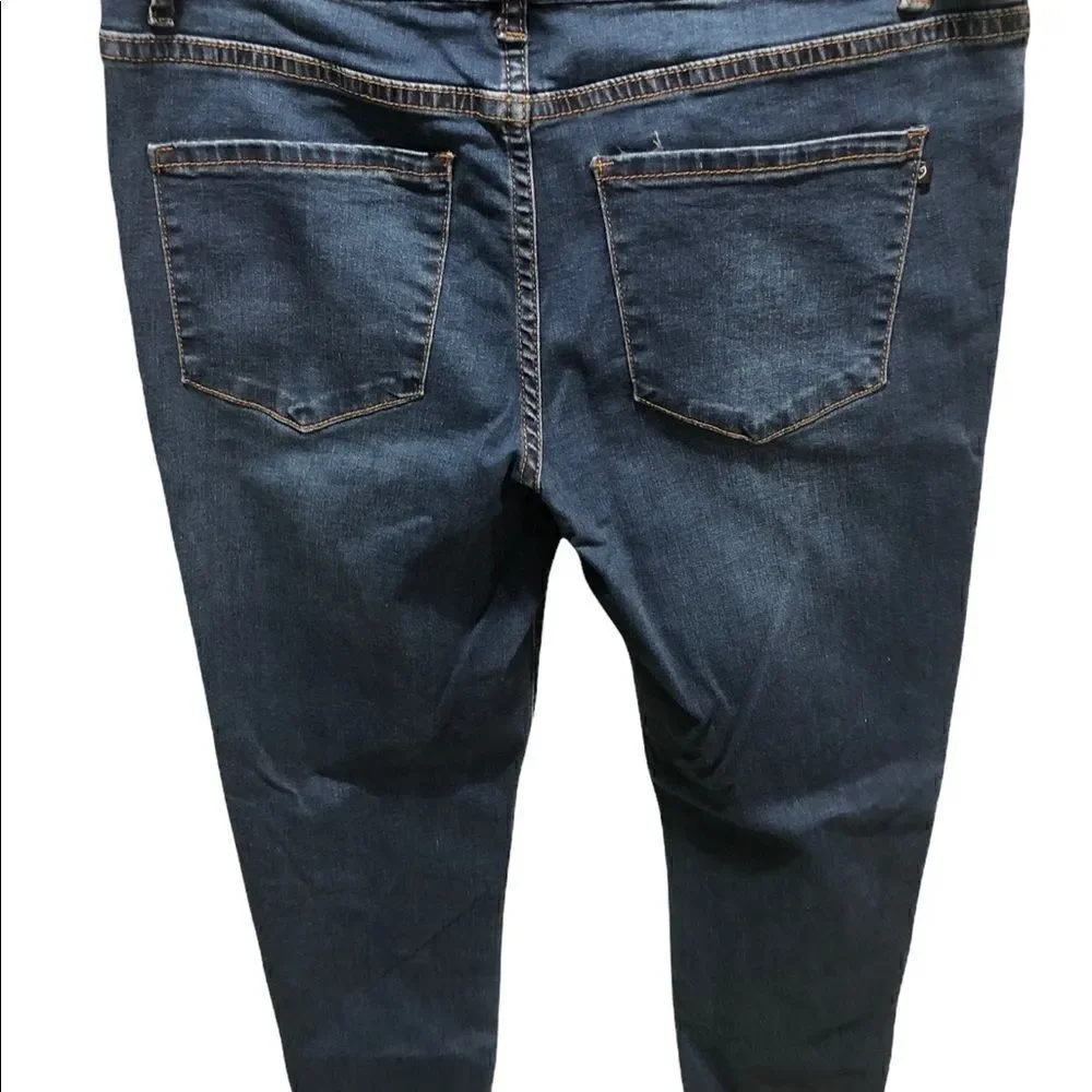 Tahari Medium Wash “Kelly” Skinny Jeans‎